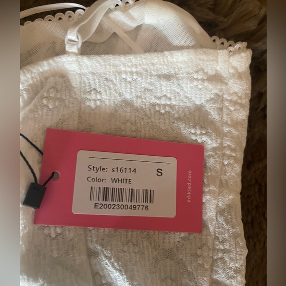 Edikted Textured Lacy Tank Top - Picture 5 of 5